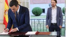 Sánchez e Iglesias escenifican el acuerdo con patronal y sindicatos para la subida del salario mínimo en un acto público