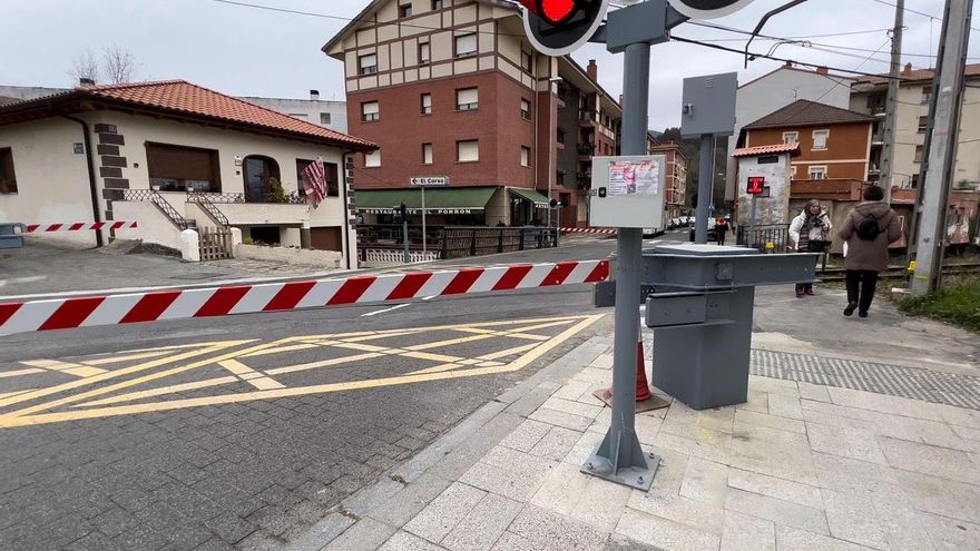A la izquierda de la imagen, la vivienda que se prevé derribar.