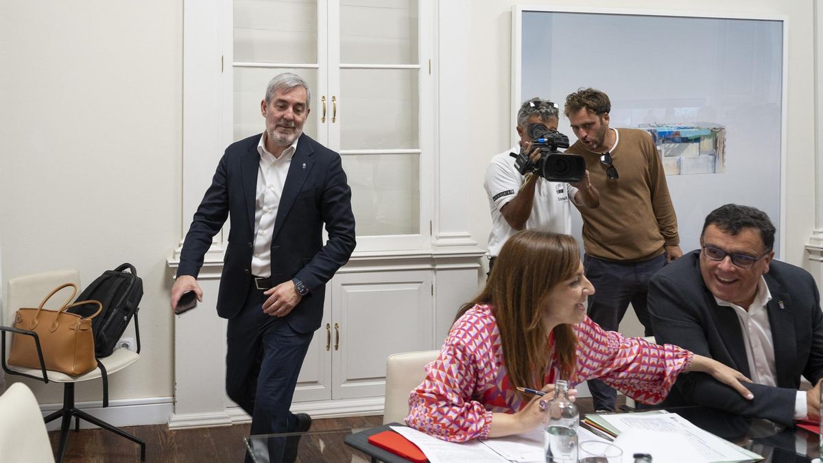El presidente de Canarias, Fernando Clavijo, ha reunido este lunes en Arrecife a su Consejo de Gobierno. EFE/Adriel Perdomo