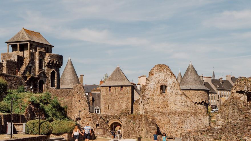 Esta ciudad medieval de Francia tiene uno de los castillos más grandes y mejor conservados de Europa