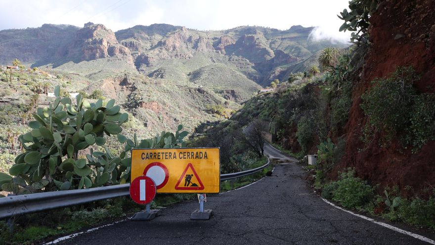 La carretera GC-654 cortada por un derrumbe. (ALEJANDRO RAMOS)