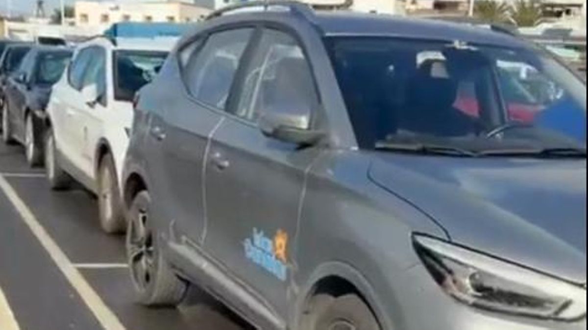 Colapsa el aparcamiento del puerto de Agaete por la proliferación de coches de alquiler