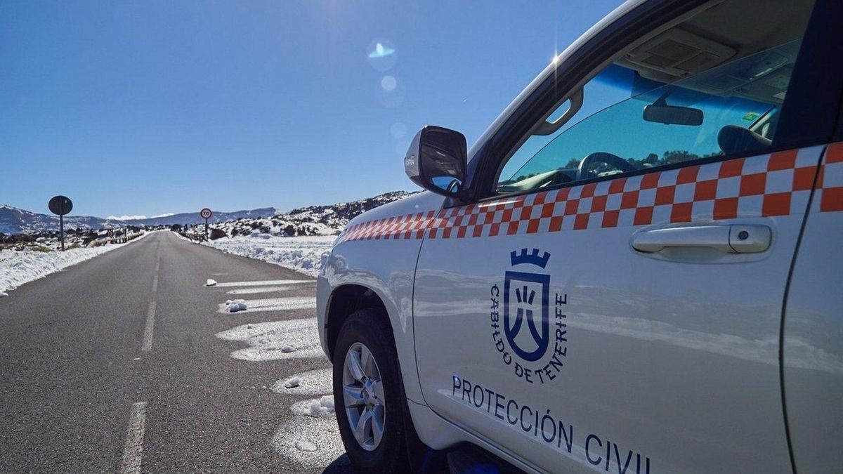 El dispositivo de seguridad para acceder al Teide tras la nevada registra más de 2.100 visitantes en la primera jornada
