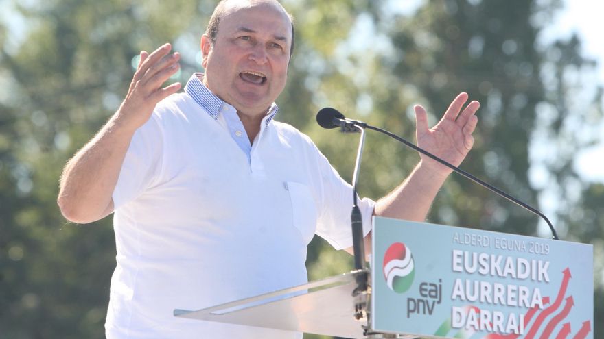 El presidente del EBB del PNV, Andoni Ortuzar, interviene en un acto de celebración de 'Alderdi Eguna'