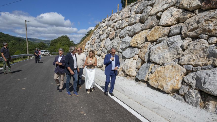 Buruaga inaugura la mejora de la carretera de acceso a Pisueña