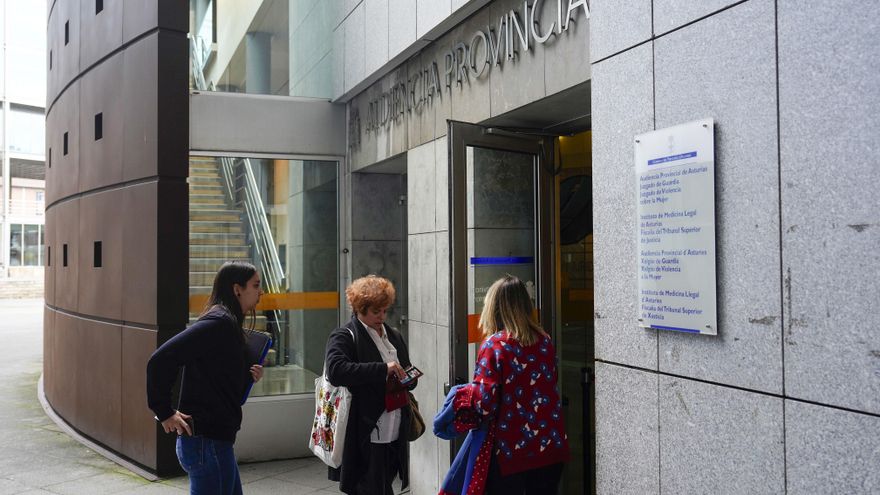 Cuatro de seis acusados por tráfico de cocaína en Asturias pactan rebajas de pena alegando dependencia a su consumo