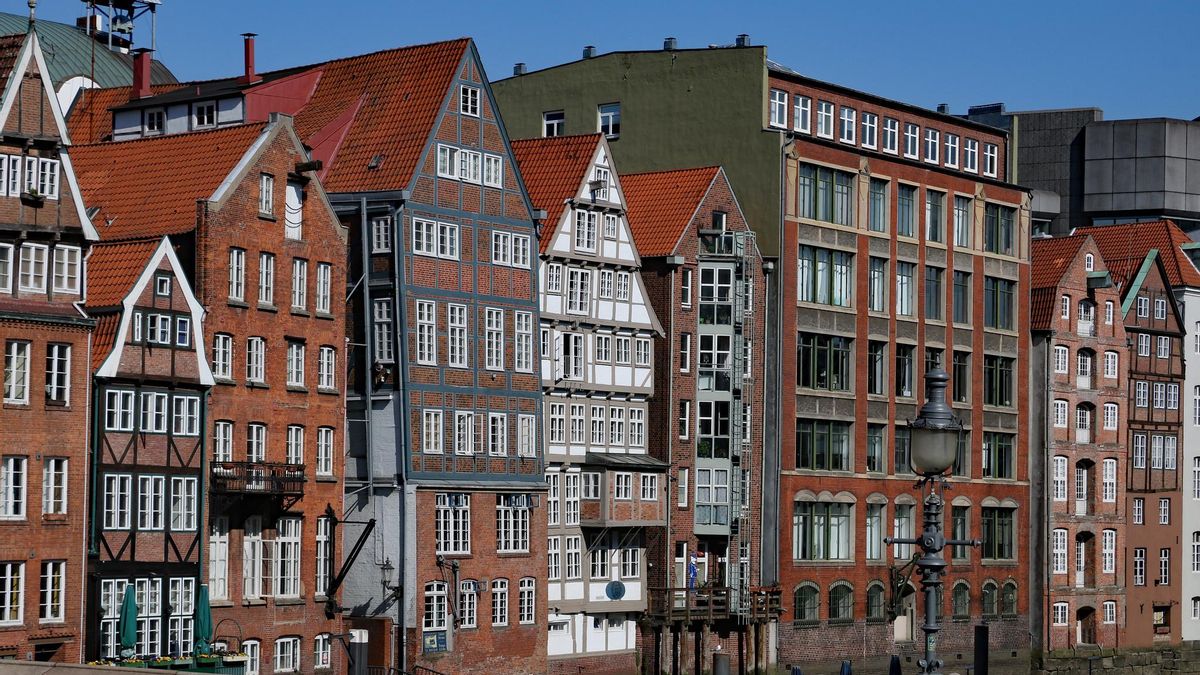 Conjunto de casas medievales en la calle Deichstraße. Es uno de los pocos lugares de Hamburgo que salió indemne de los bombardeos de la Segunda Guerra Mundial.