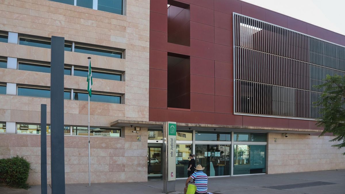 Archivo - Fachada de los juzgados de Vélez-Málaga.