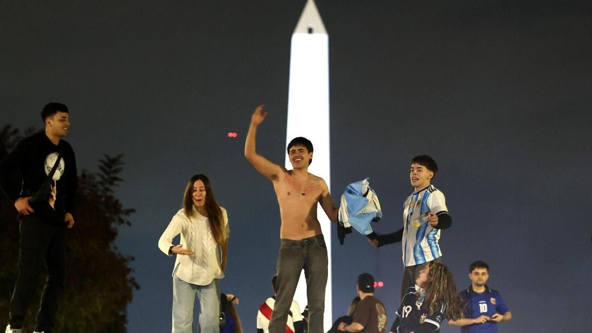 Festejos en el Obelisco tras el pase de Argentina a la final