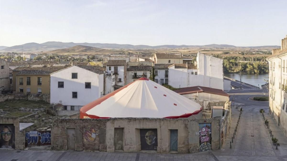 La guía completa de Concéntrico: de un circo en la calle Mayor y una duna con deseos a una catedral para un solo visitante