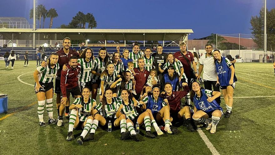 Jugadoras del Córdoba Femenino celebrando el triunfo