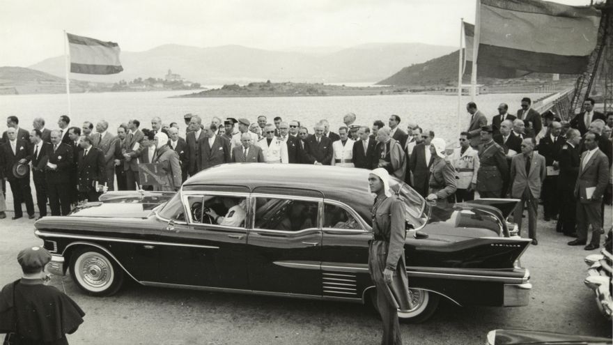 Franco inaugura la presa de Ullibarri-Ganboa