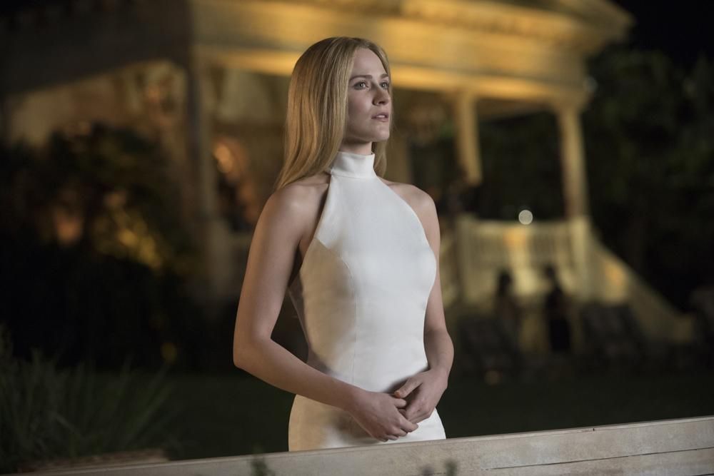 Dolores, sin su tradicional traje en Westworld