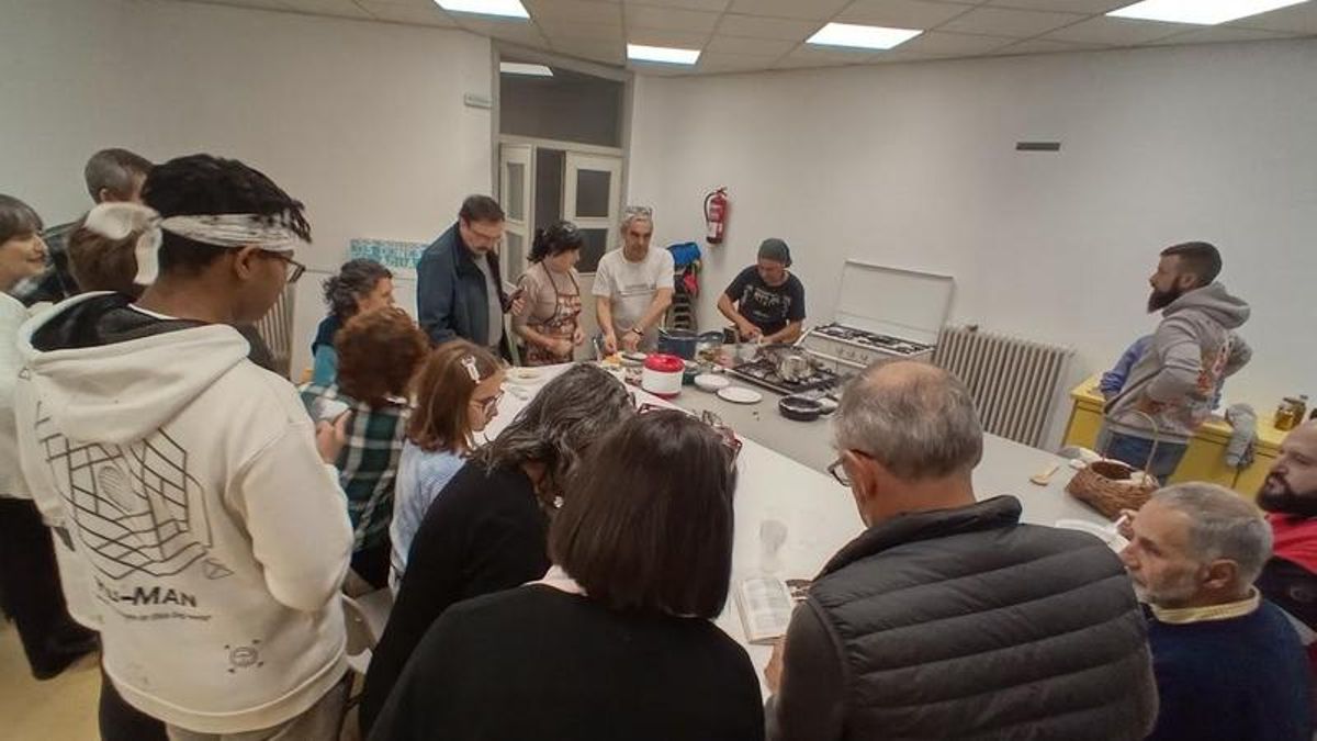 Un momento de cocina y degustacion de setas en las jornadas de Laciana y Babia.