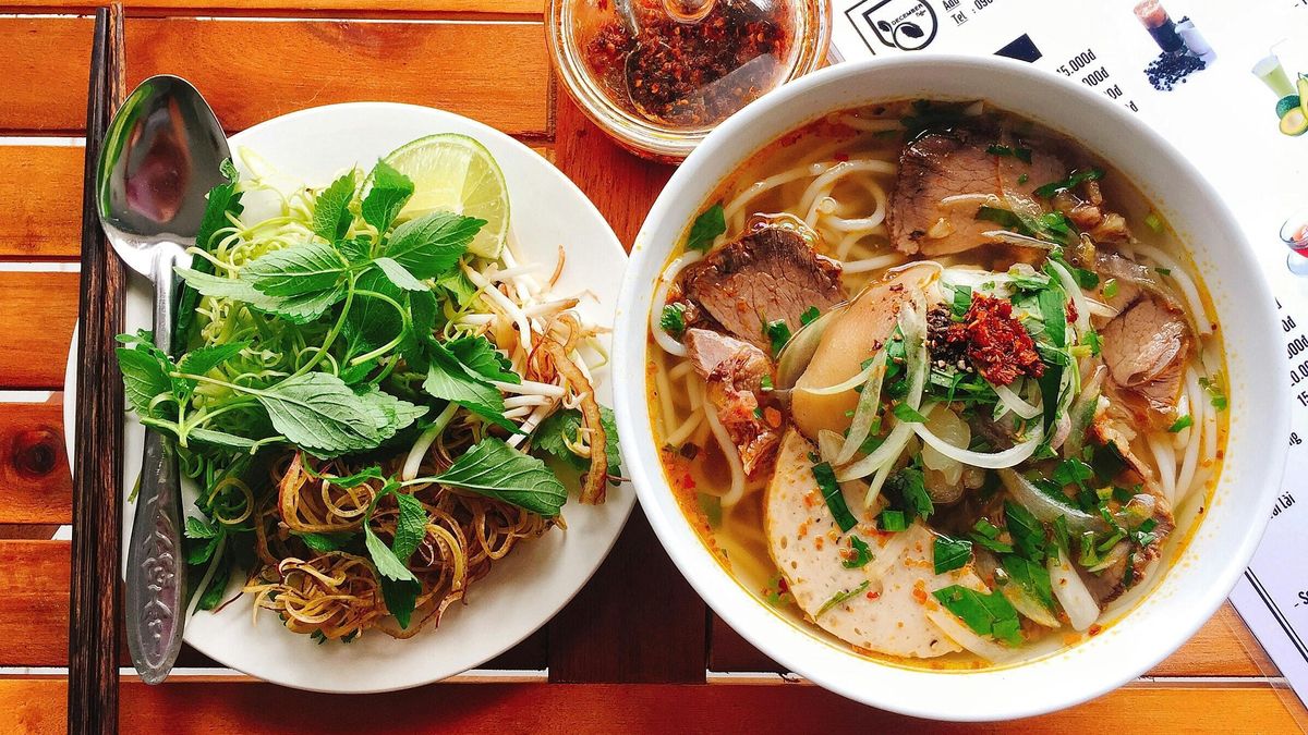 'Bun bo nam bo': cómo preparar en casa la ensalada vietnamita de fideos de arroz con carne