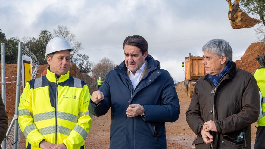 Suárez-Quiñones en 2026: venta de logros de la Junta sin prensa e incógnita sobre su futuro electoral