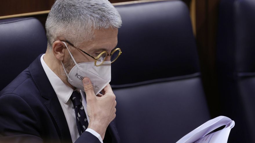 Archivo - El ministro del Interior, Fernando Grande-Marlaska, en una sesión de control al Gobierno en el Congreso de los Diputados