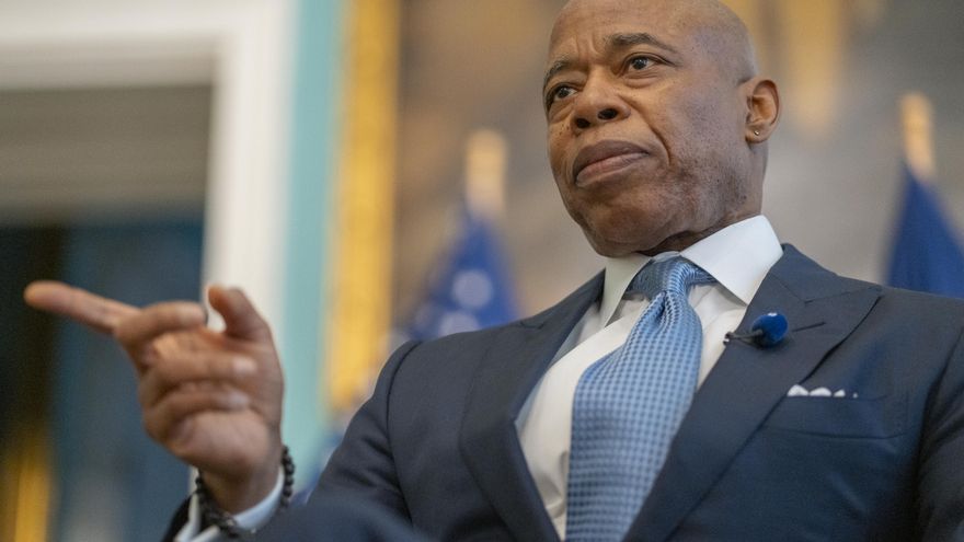 Alcalde busca reelección en Nueva York con dañada imagen por corrupción y lazos con Trump