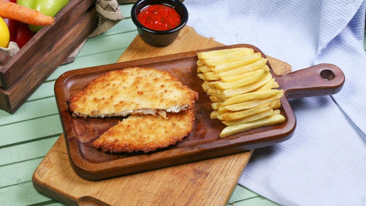 Filete empanada con patatas fritas, todo un clásico