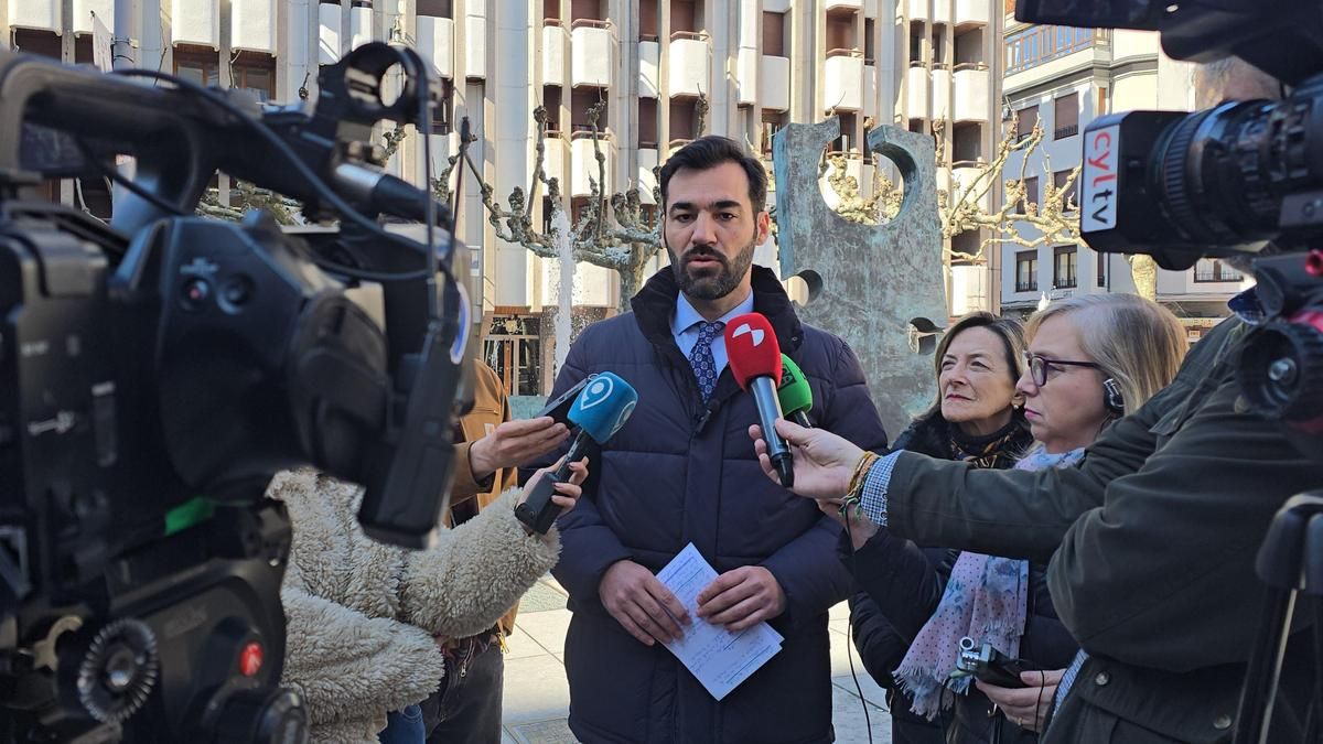 PP redobla sus criticas tras la ilegalidad de los bandos del alcalde de León para cerrar al tráfico calles peatonales