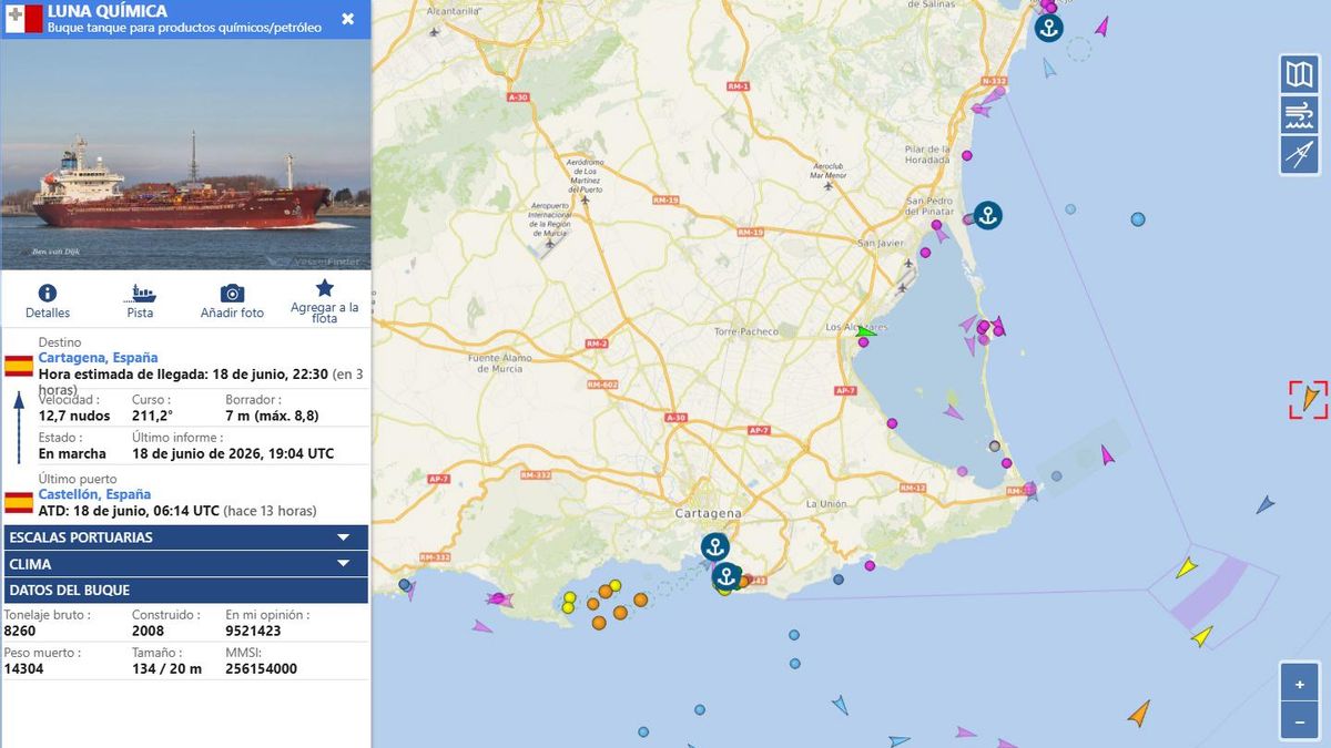 Seguimiento de la ruta del Chemical Luna desde el puerto de Castellón al de Cartagena a través de la herramienta VesselFinder. ARCHIVO