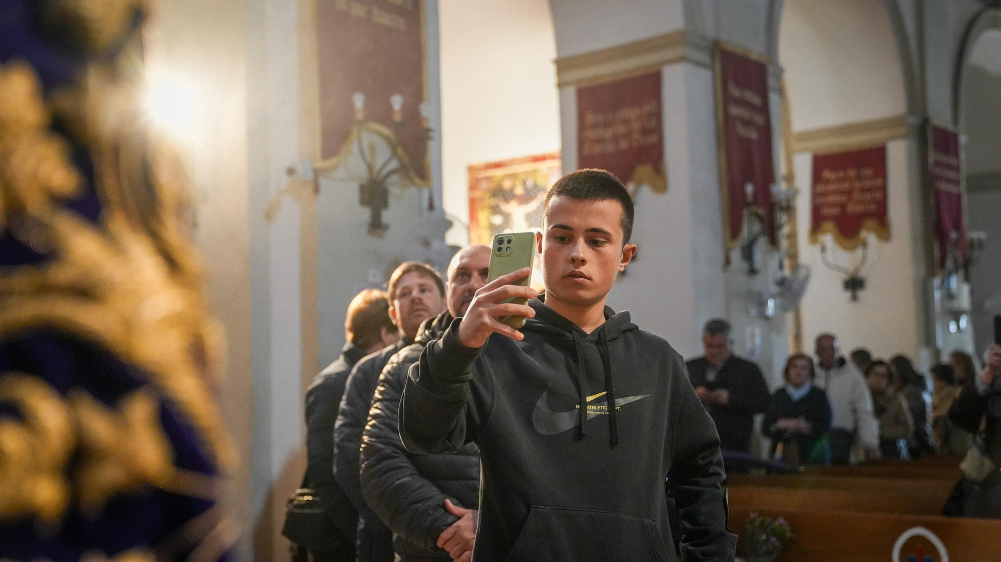 Los besapiés de Jesús Rescatado y del Cristo del Remedio de Ánimas, y el besamanos de Jesús, Divino Salvador, en su Prendimiento, en imágenes