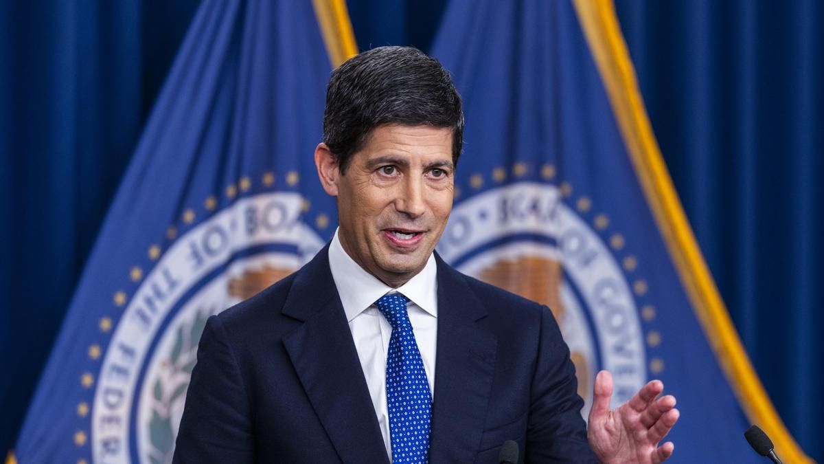 El presidente de la Reserva Federal, Kevin Warsh, habla en Washington, DC, EE.UU., el 16 de septiembre de 2026. EFE/JIM LO SCALZO