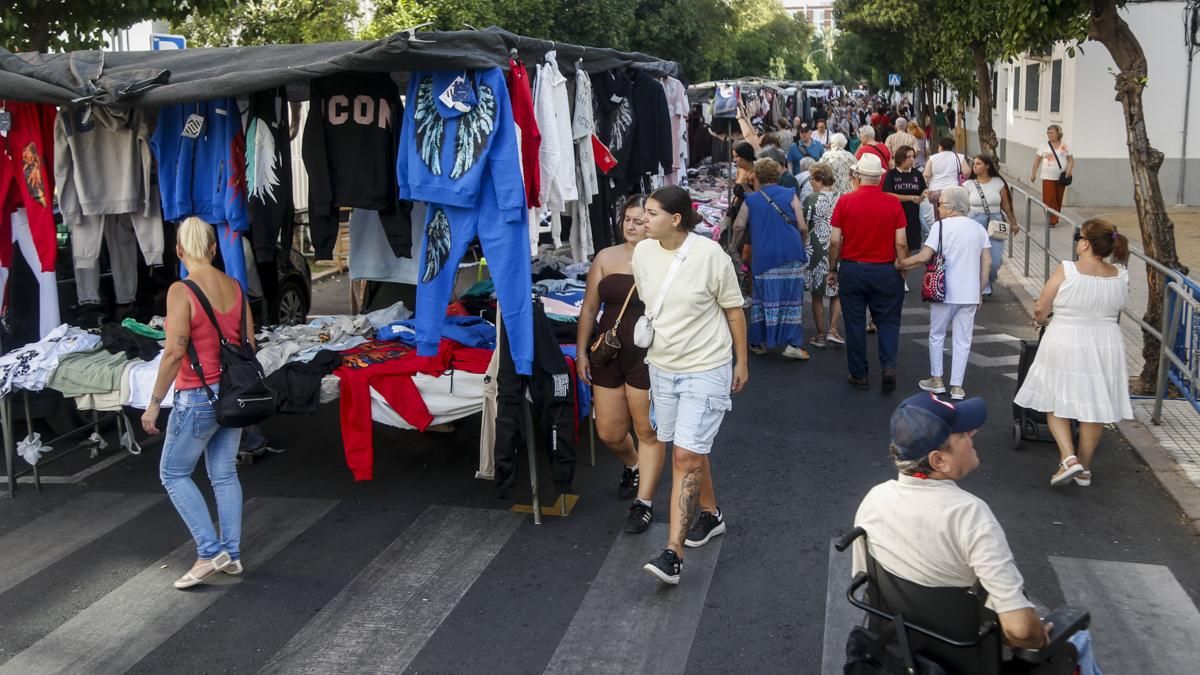Mercadillo del sector sur vuelve junto a la avenida de Cádiz
