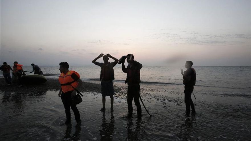 Llega al puerto ateniense del Pireo el ferri con 2.500 refugiados sirios