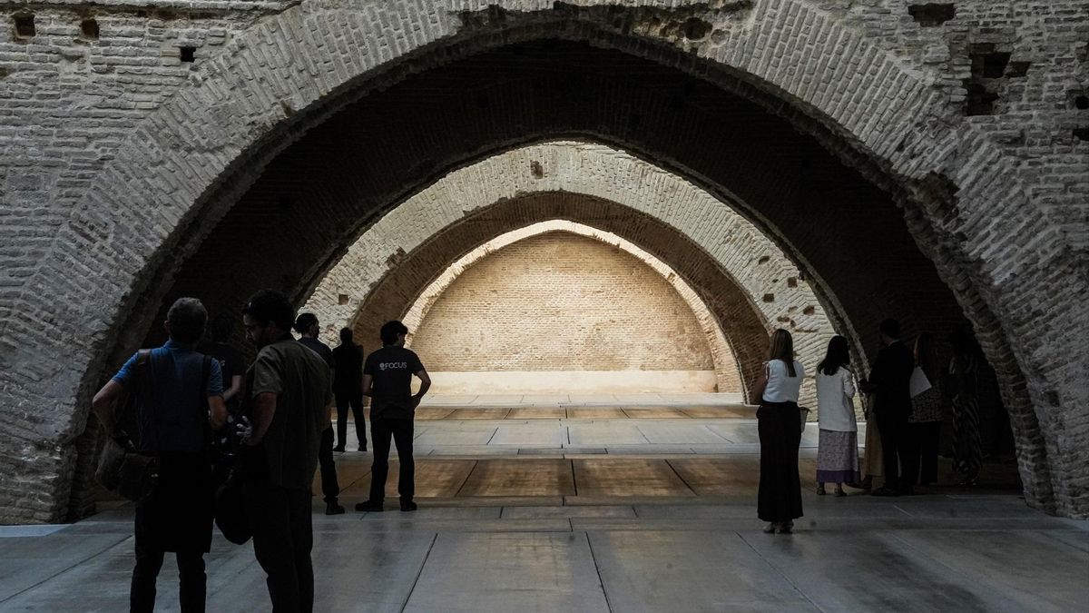 Los característicos arcos que le dan su personalidad al edificio.