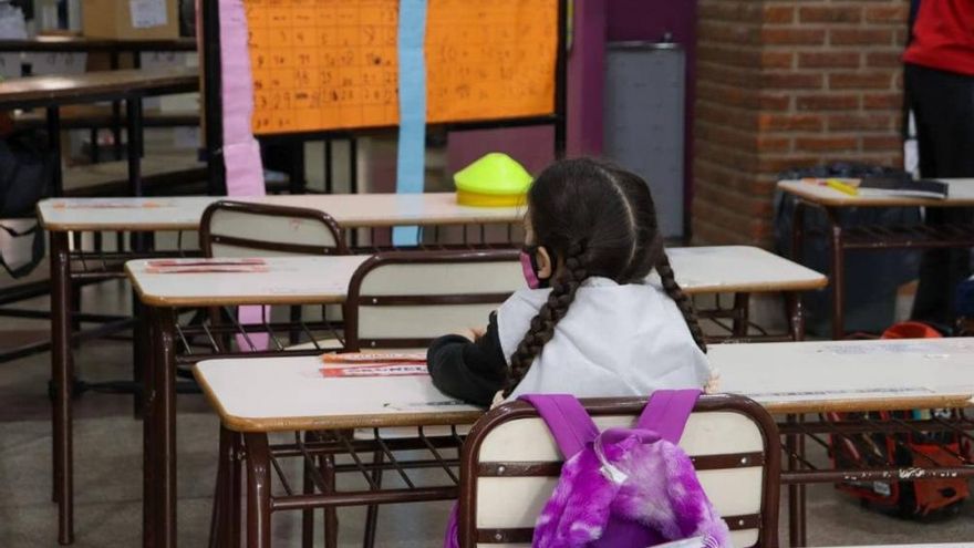 Este miércoles vuelven las clases presenciales en 40 municipios del AMBA