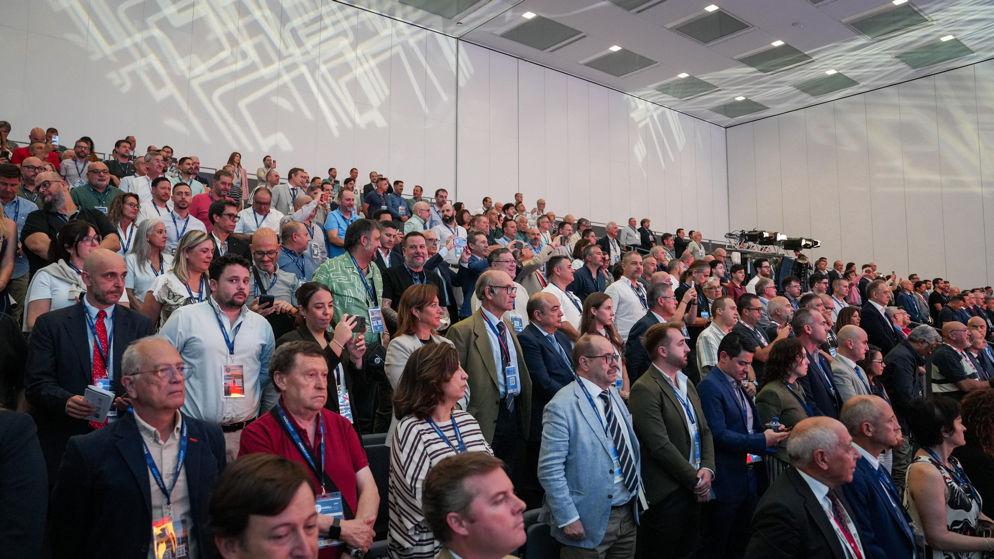 El ministro de Industria y Turismo, Jordi Hereu, y el alcalde de Córdoba, José María Bellido, durante la apertura del Foro Internacional de Defensa Indudef