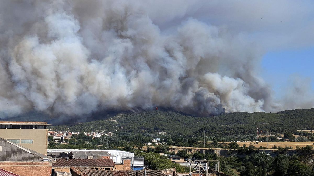 Última hora sobre los incendios en España: los equipos de extinción trabajan en Grazalema y Catalunya, donde hay más de 30.000 confinados