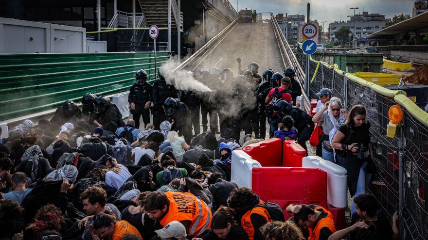 El uso de gas pimienta de los Mossos en las protestas propalestinas desata la indignación de las entidades sociales