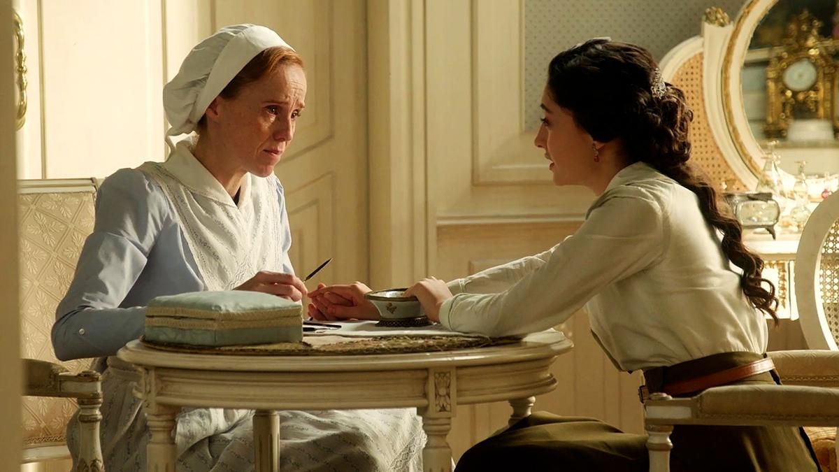 Pía y Ángela, en un capítulo de 'La Promesa'