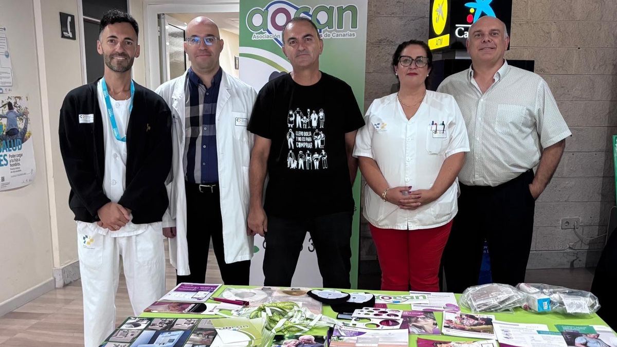Mesa informativa en el Día Mundial de las Personas Ostomizadas en el Hospital de La Palma