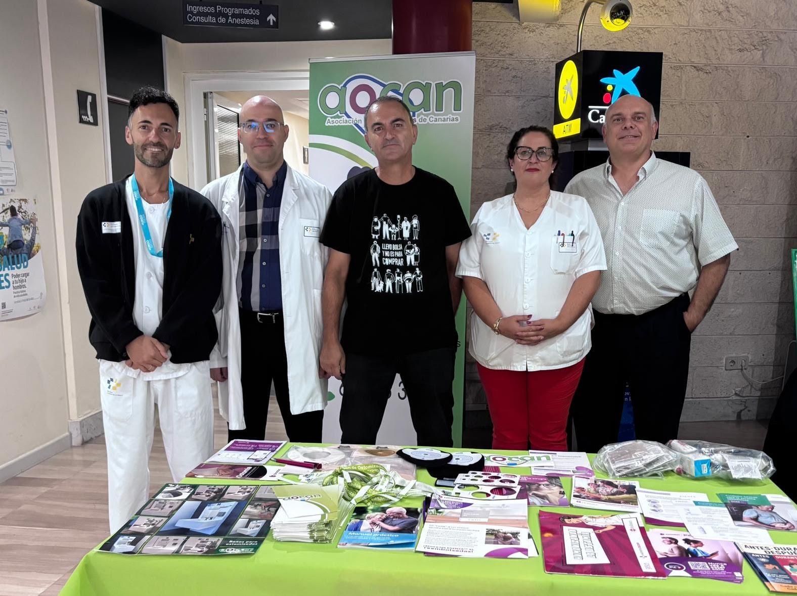 Mesa informativa en el Día Mundial de las Personas Ostomizadas en el Hospital de La Palma.