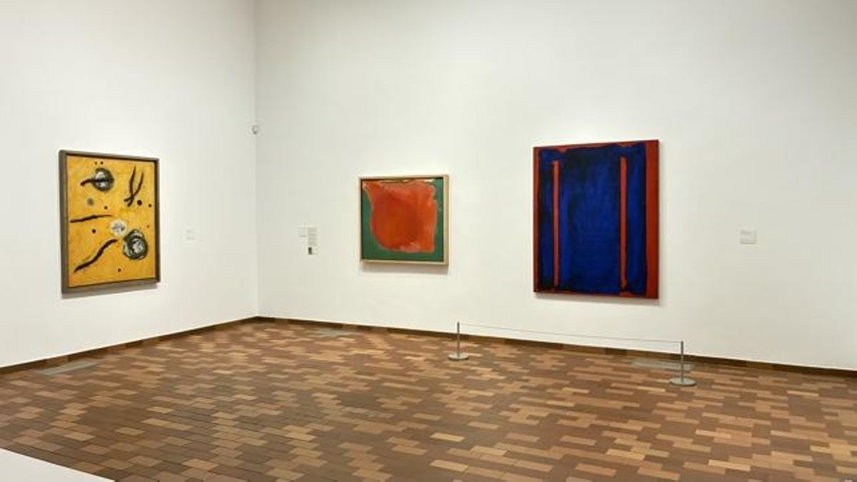 Deizquierda a derecha, 'La premiere étincelle du jour II', de Miró (1966); 'Canyon', de Helen Frankenthaler (1965) y 'Untittled' de Mark Rotko (1962).