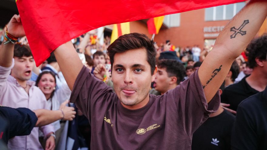 El Consejo Consultivo del Congreso propone suspender temporalmente las acreditaciones de Vito Quiles y Bertrand Ndongo por infracciones graves