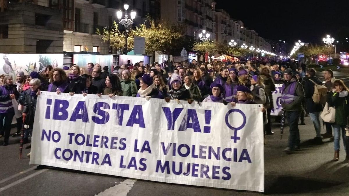 Unas 2.000 personas recorren las calles de Santander contra la violencia machista