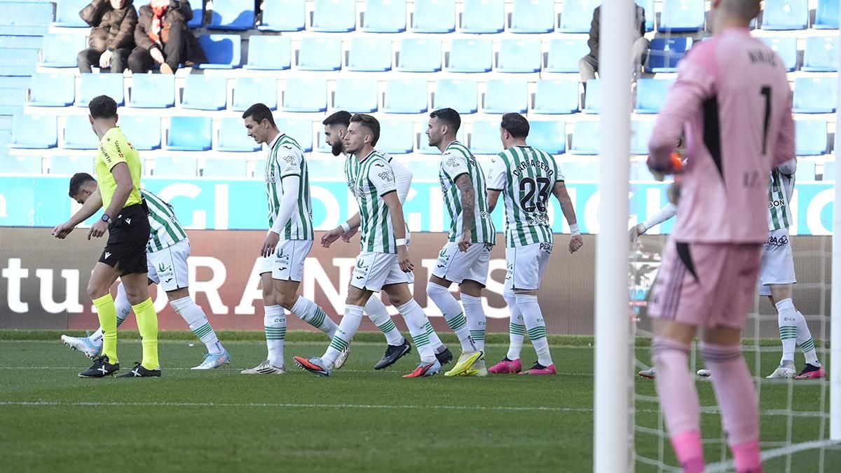 El árbitro paró el CD Mirandés - Córdoba CF porque un aficionado llamó "gordo" a Carracedo