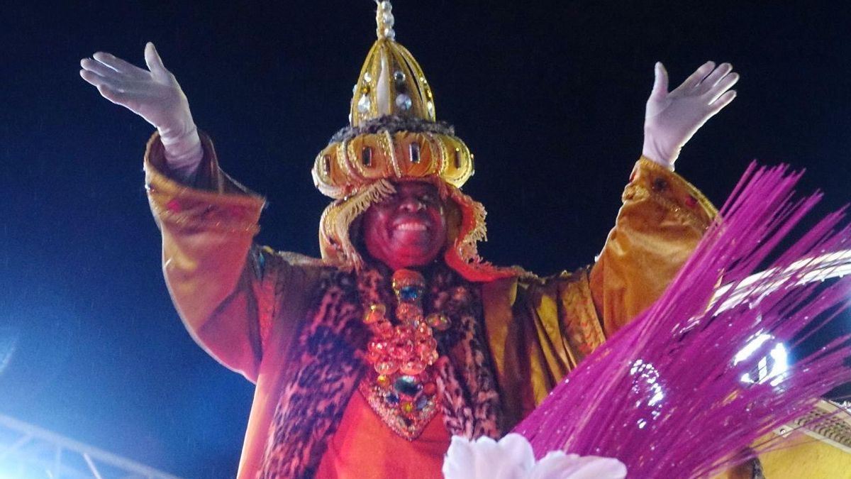 La lluvia no logra empañar la cabalgata de los Reyes Magos en Santa Cruz de Tenerife