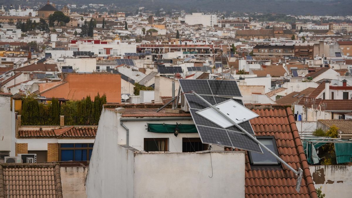 Placas solares arrancadas por el viente en el Sector Sur
