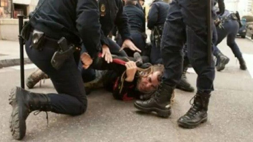 Carga policial durante la convención del PP en 2014