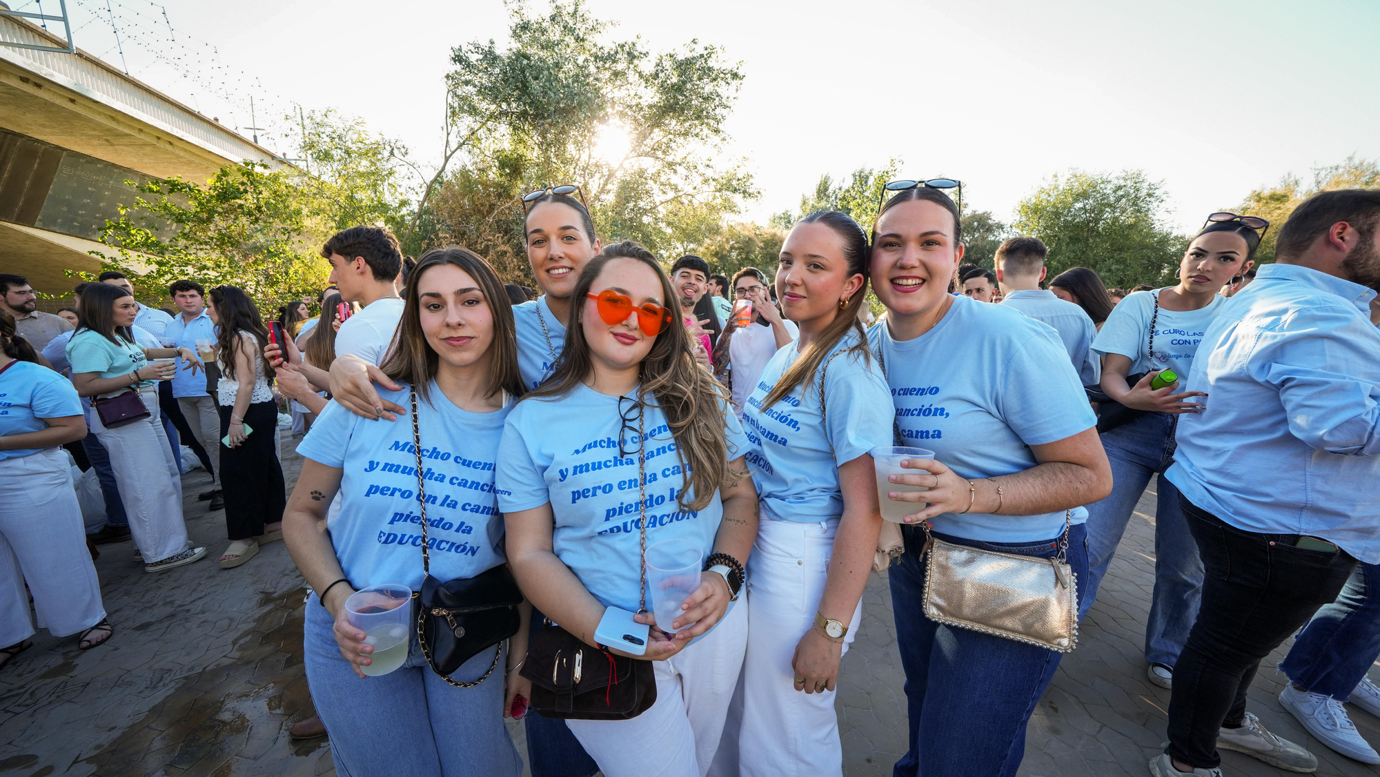 El macrobotellón de Miraflores en el Miércoles de Feria