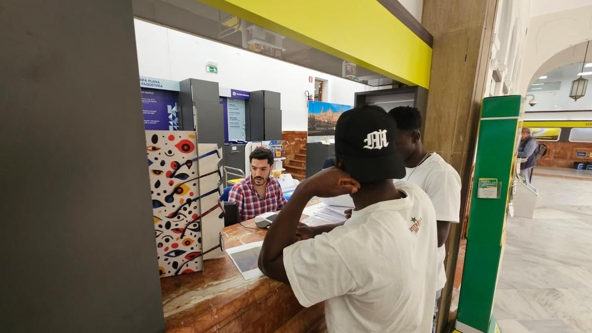 La regularización de migrantes se cierra en Canarias con más de 37.500 solicitudes