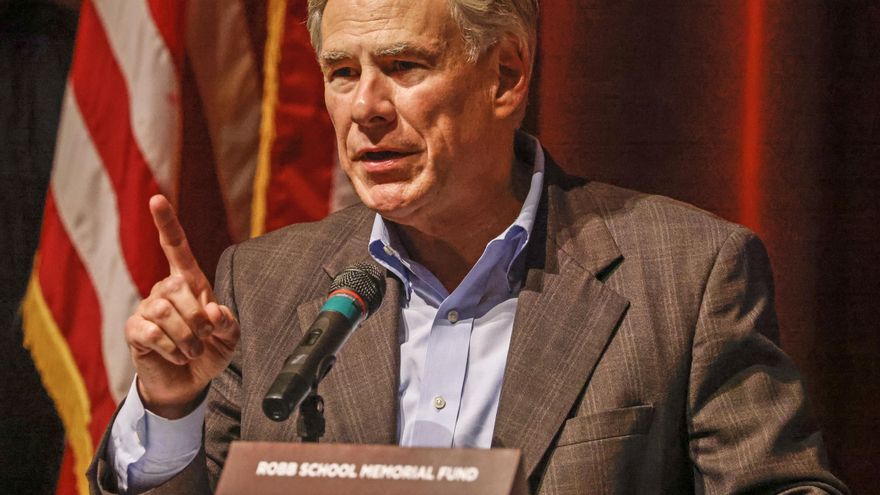 El gobernador de Texas ordena devolver migrantes a puertos fronterizos