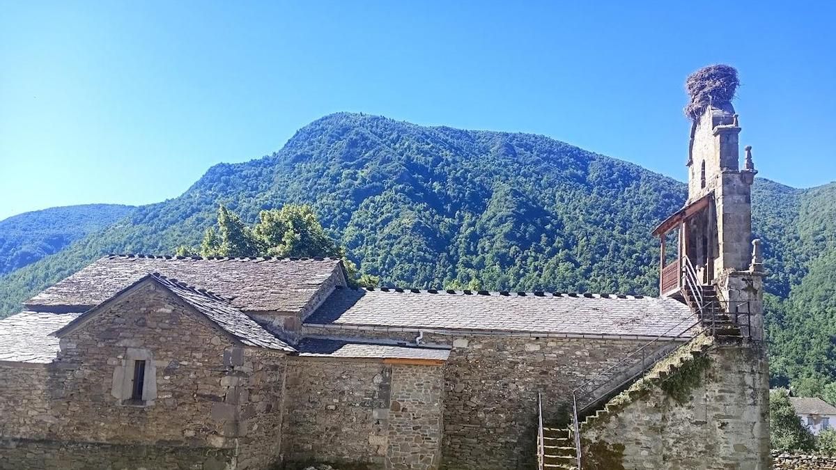 Iglesia vieja de Santa María en Caboalles de Abajo.