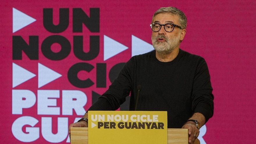 El número 2 de la CUP a las elecciones catalanas, Carles Riera, en rueda de prensa para valorar la jornada de los comicios este domingo 14 de febrero