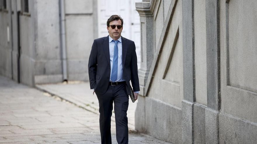 Ricardo Mar Ruipérez, ex jefe de gabinete de Ábalos, a su llegada este miércoles al Tribunal Supremo donde continúa el juicio a José Luis Ábalos en una jornada que estará centrada en la entrada y salida de dinero en efectivo de la sede de Ferraz y en la que también está citada la presidenta del Tribunal de Cuentas, Enriqueta Chicano. EFE/ Rodrigo Jiménez